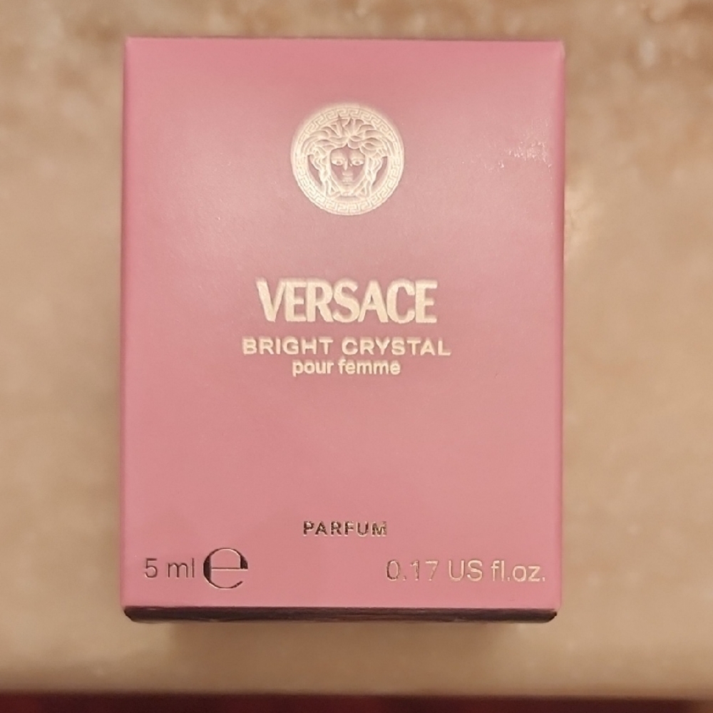 Versace Bright Crystal Pour Femme - Elegant Pink Packaging